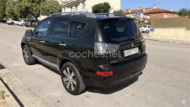 Usado Mitsubishi Outlander 140 CV (102 kW) 2007 Negro SUV