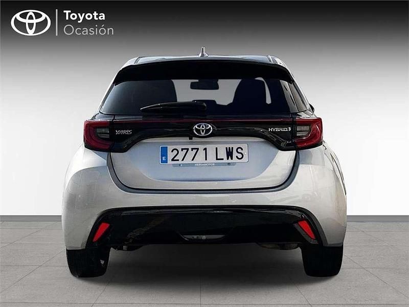 Usado Toyota Yaris Hybrid Style 116 CV (85 kW) 2022 Monovolumen