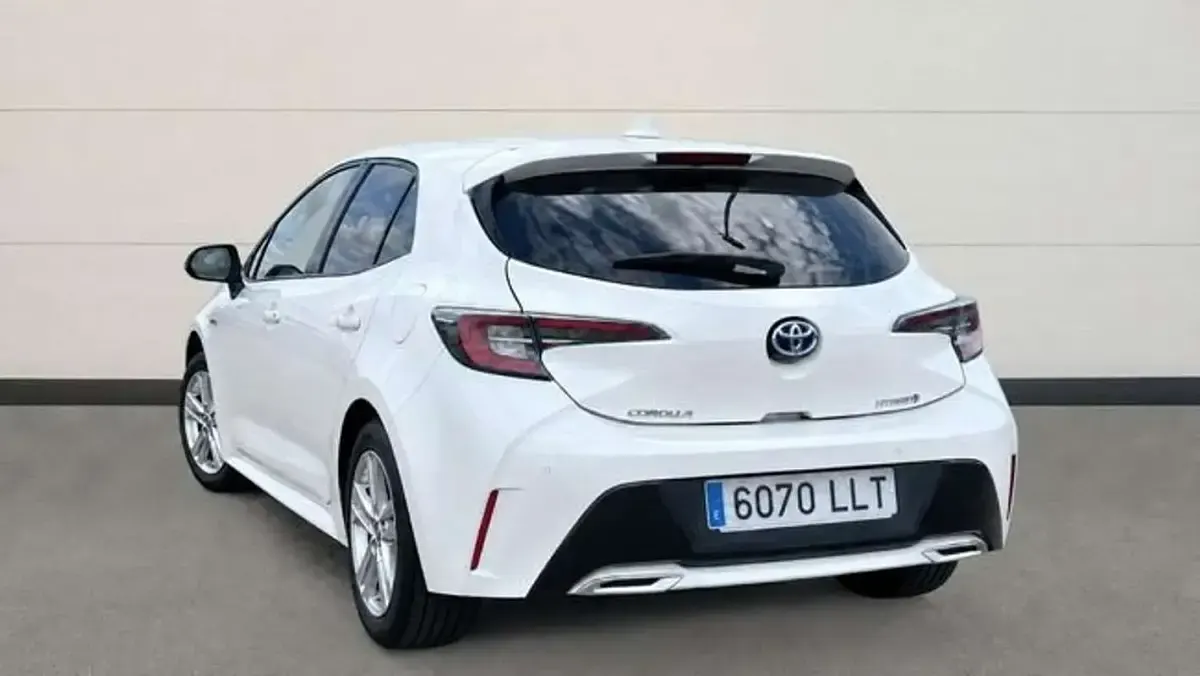 Usado Toyota Corolla Active 122 CV (89 kW) 2020 Blanco Berlina