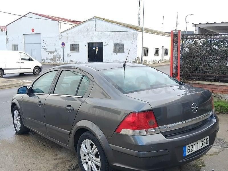 Usado Opel Astra Sport 110 CV (80 kW) 2010 Marrón Berlina