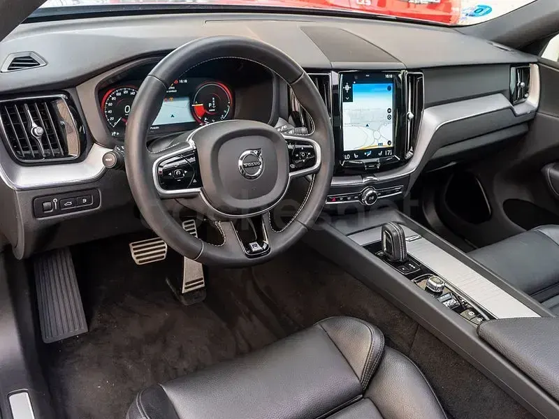 Usado Volvo XC60 R-Design 390 CV (286 kW) 2019 Gris / plata SUV