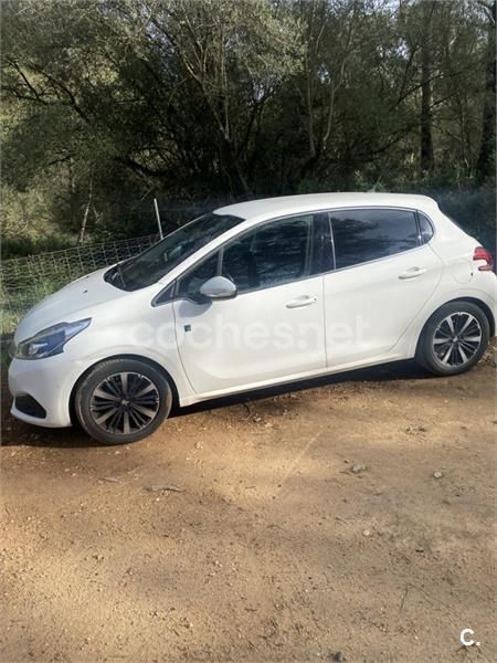 Usado Peugeot 208 82 CV (60 kW) 2019 Blanco Utilitario