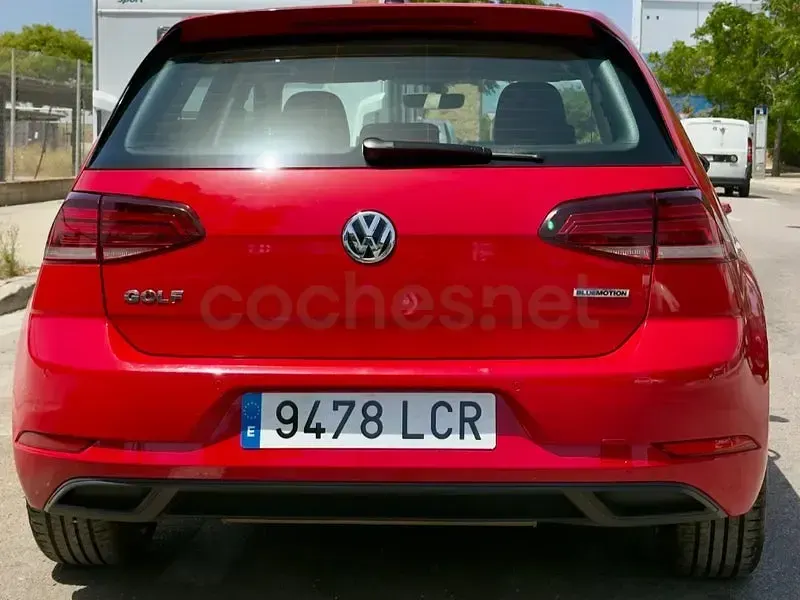 Usado VW Golf VII Advance 130 CV (95 kW) 2019 Rojo Berlina
