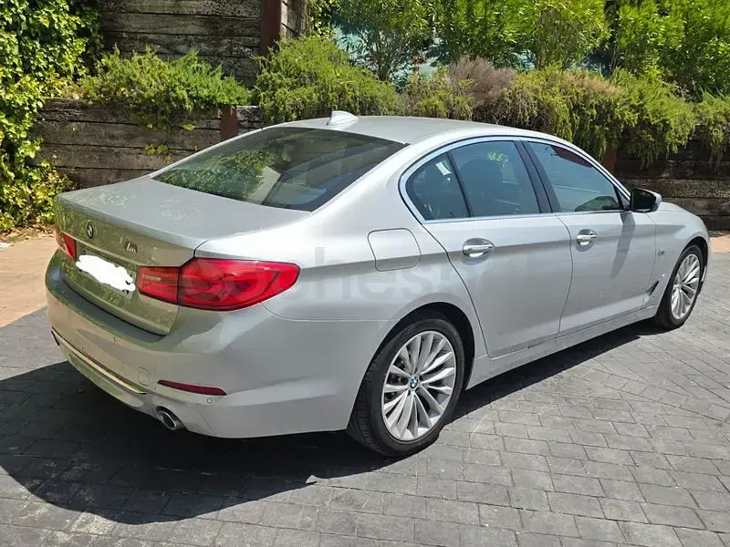 Usado BMW 520 Luxury Line 190 CV (139 kW) 2017 Gris / plata Berlina