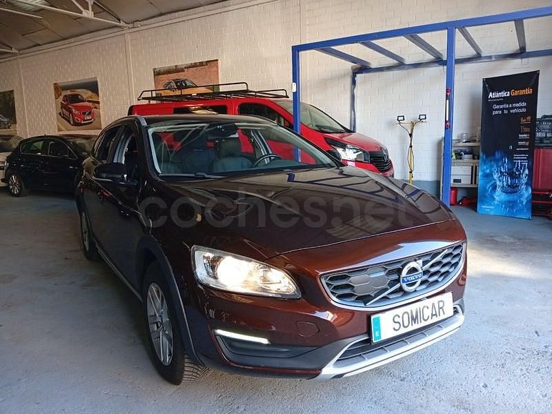 Usado Volvo V60 CC 150 CV (110 kW) 2018 Marrón Familiar