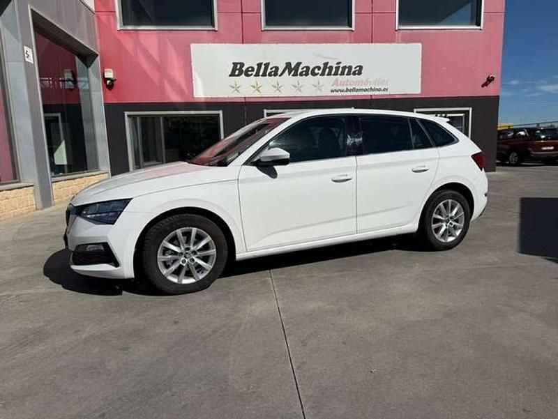 Usado Skoda Scala Ambition 116 CV (85 kW) 2020 Blanco Utilitario