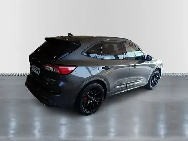 Usado Ford Kuga ST-Line X 190 CV (139 kW) 2024 Gris magnetic (metalizado) SUV