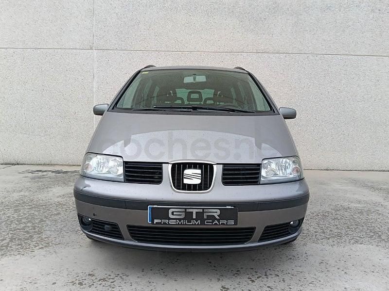 Usado Seat Alhambra Sport 140 CV (102 kW) 2009 Gris / plata Monovolumen
