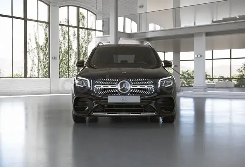 Usado Mercedes GLB200 AMG line 150 CV (110 kW) 2022 Negro noche SUV