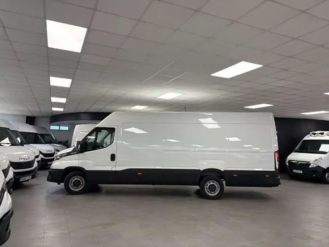 Usado Iveco Daily 160 CV (117 kW) 2025 Blanco Van