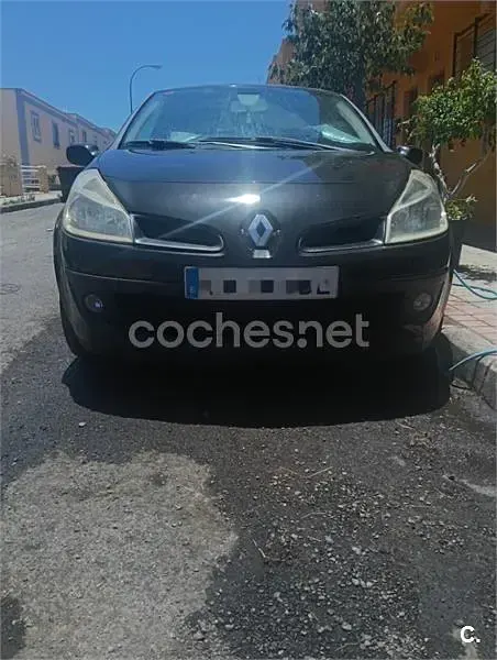Usado Renault Clio II 75 CV (55 kW) 2010 Negro Berlina