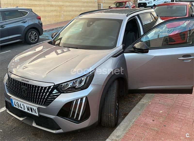 Usado Peugeot 2008 Allure 100 CV (73 kW) 2024 Gris / plata SUV