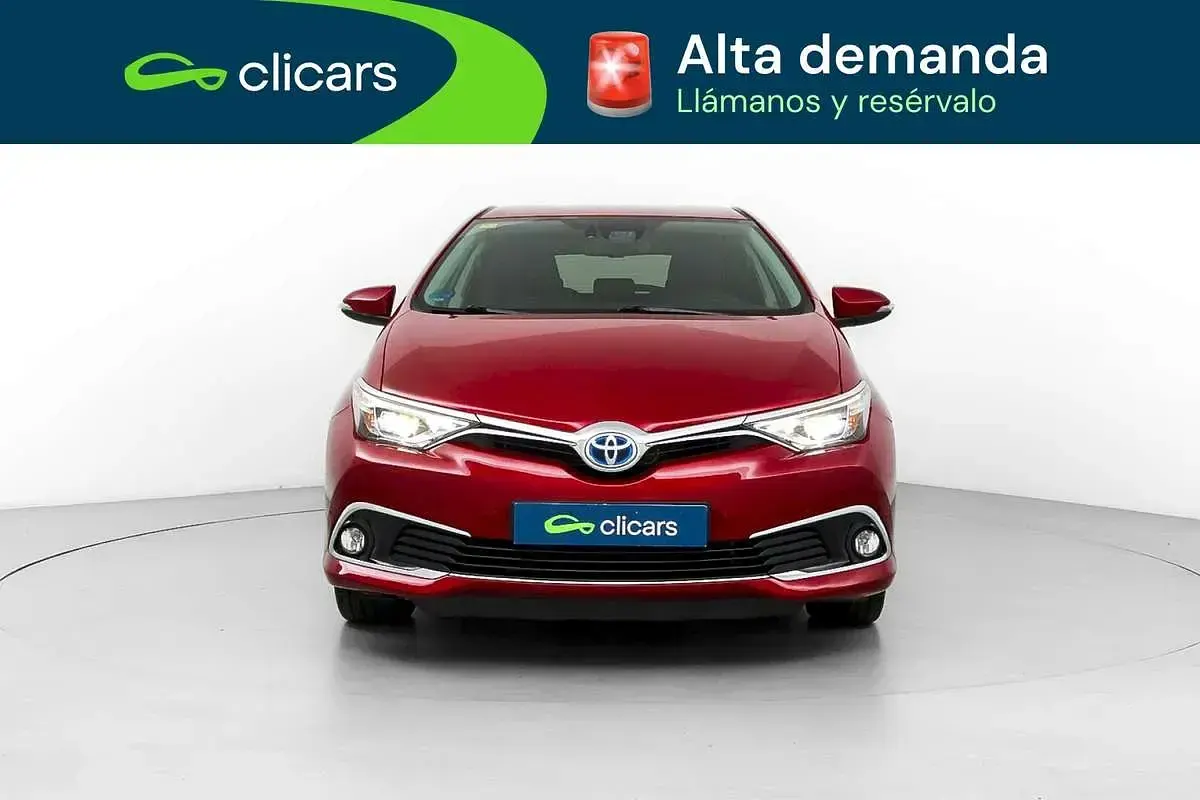 Usado Toyota Auris Hybrid Active 99 CV (72 kW) 2016 Rojo Berlina