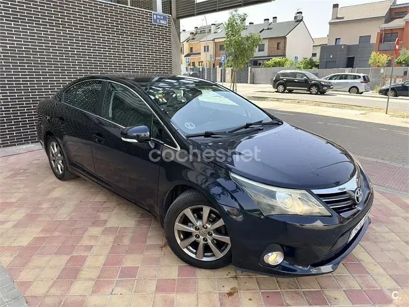 Usado Toyota Avensis Advance 124 CV (91 kW) 2012 Azul Berlina