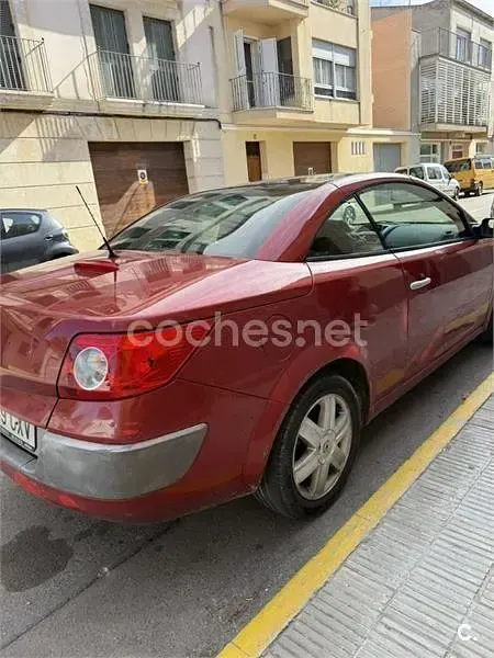 Usado Renault Mégane Cabriolet Authentique 115 CV (84 kW) 2004 Rojo Descapotable