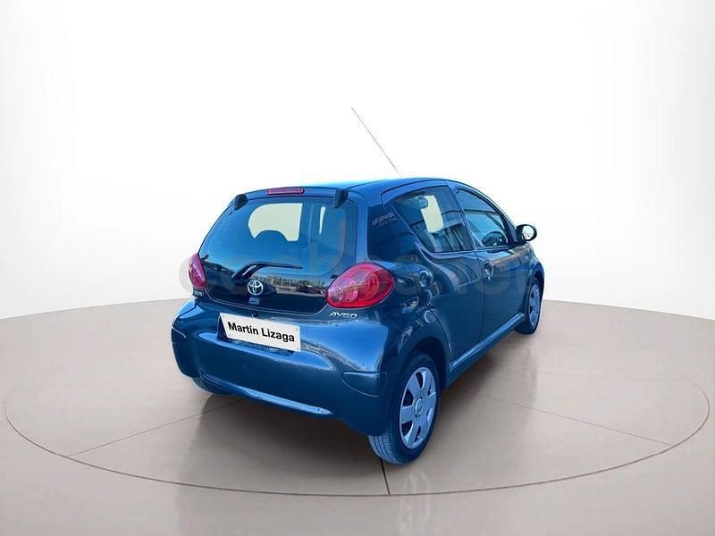 Usado Toyota Aygo 68 CV (50 kW) 2008 Gris / plata Utilitario