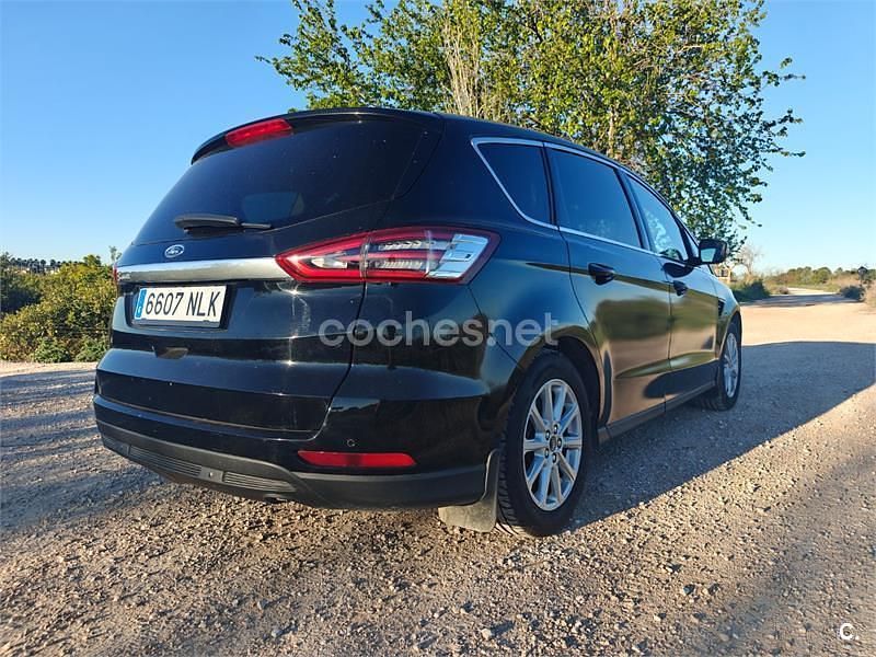 Usado Ford S-MAX Titanium 150 CV (110 kW) 2017 Negro Monovolumen