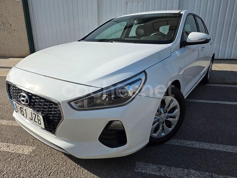 Usado Hyundai i30 120 CV (88 kW) 2017 Blanco Berlina