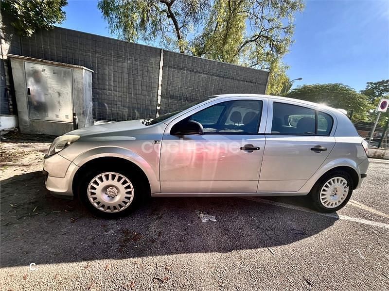 Usado Opel Astra Enjoy 90 CV (66 kW) 2007 Gris / plata Berlina