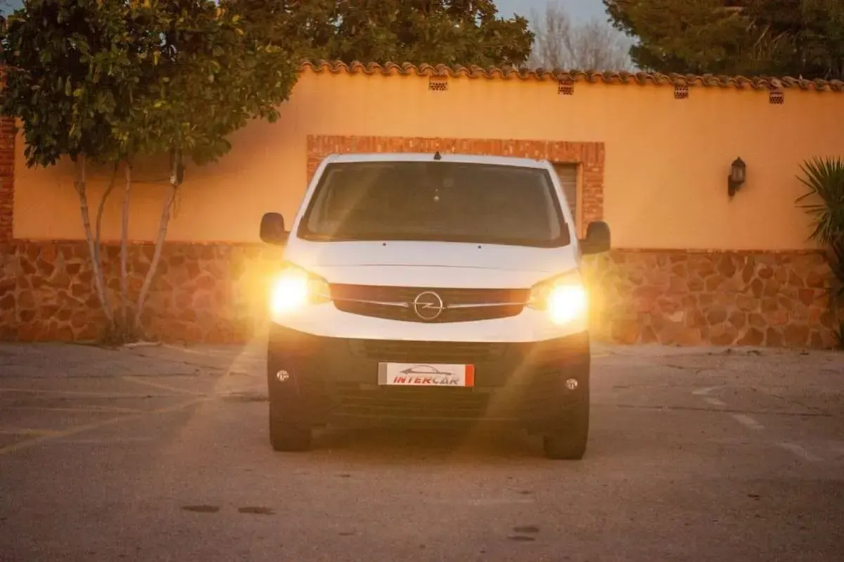 Usado Opel Vivaro 120 CV (88 kW) 2020 Blanco Monovolumen