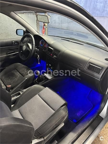 Usado VW Golf IV 105 CV (77 kW) 2003 Gris / plata Berlina
