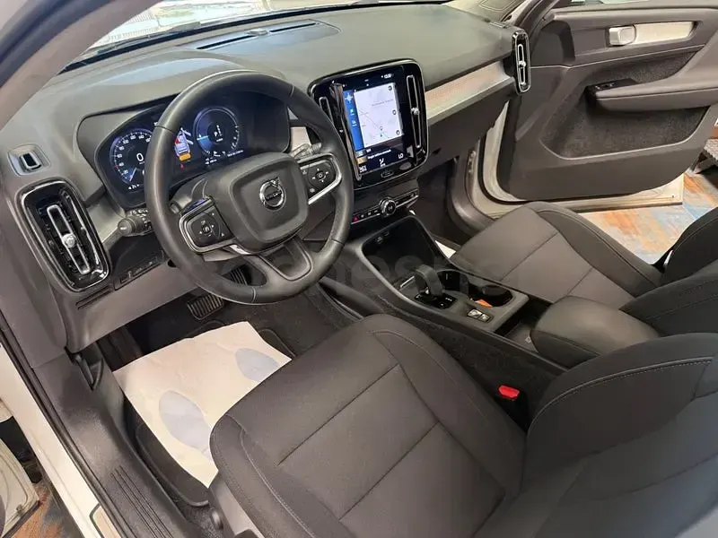 Usado Volvo XC40 Plus 211 CV (155 kW) 2022 Blanco SUV