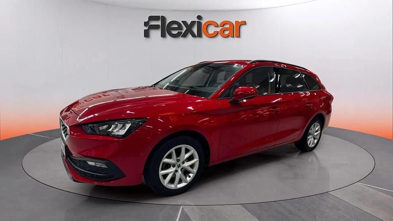 Usado Seat Leon ST Style 130 CV (95 kW) 2021 Rojo Familiar