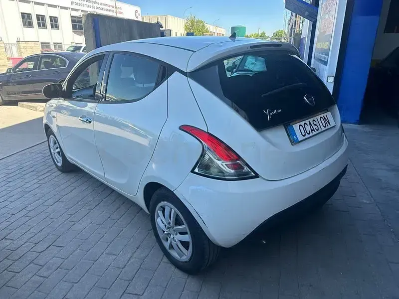 Usado Lancia Ypsilon 69 CV (50 kW) 2013 Blanco Utilitario