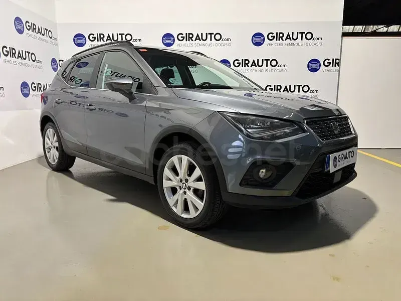 Usado Seat Arona Reference 95 CV (69 kW) 2017 Gris / plata SUV