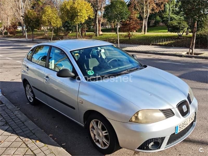 Usado Seat Ibiza Reference 85 CV (62 kW) 2006 Gris / plata Berlina