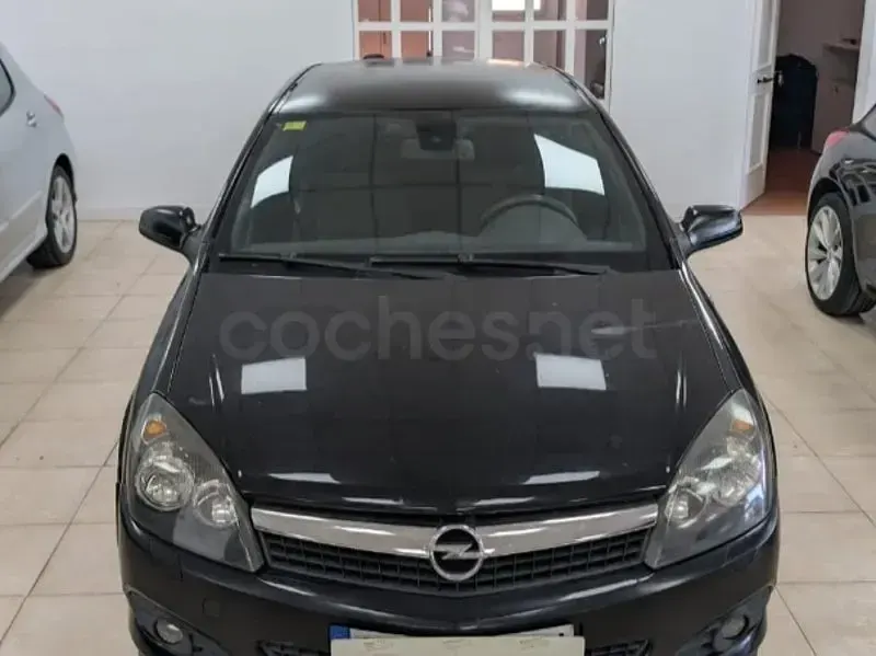 Usado Opel Astra GTC Cosmo 120 CV (88 kW) 2007 Negro Utilitario