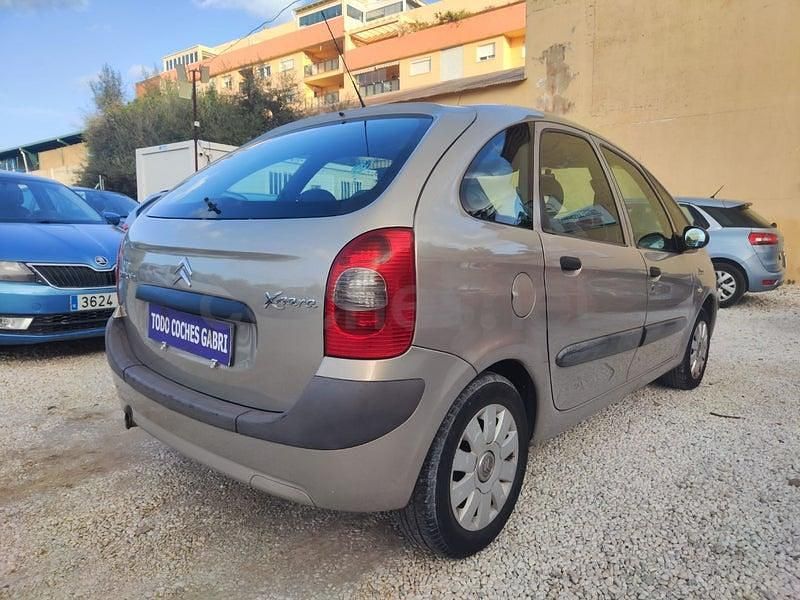Usado Citroën Xsara Picasso 92 CV (67 kW) 2006 Beige Monovolumen