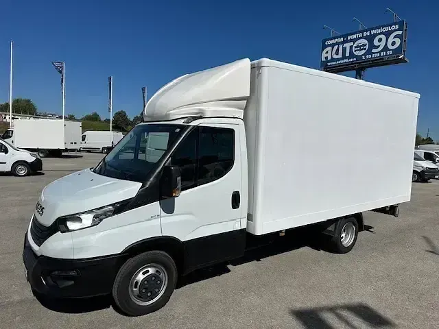 Usado Iveco Daily 156 CV (114 kW) 2023 Blanco Berlina