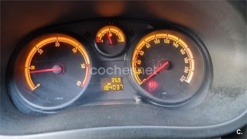 Usado Opel Corsa Cosmo 75 CV (55 kW) 2009 Beige Utilitario