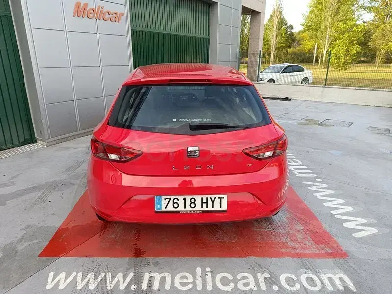 Usado Seat Leon Reference 105 CV (77 kW) 2014 Rojo Berlina