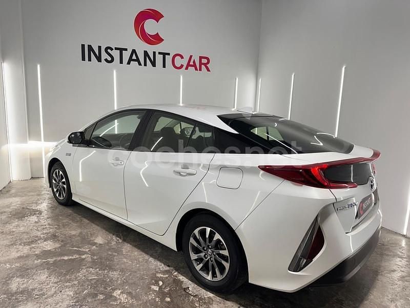 Usado Toyota Prius Advance 122 CV (89 kW) 2022 Blanco Berlina