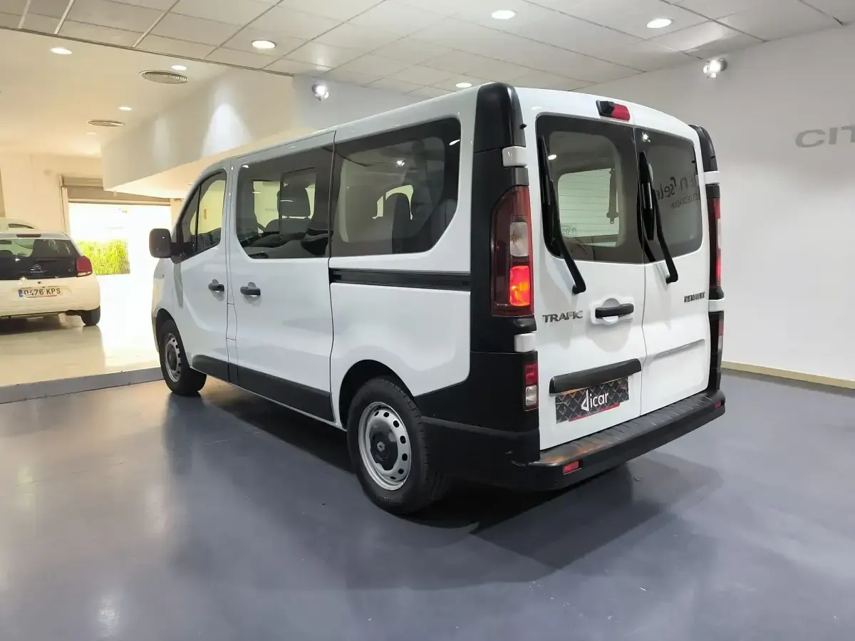 Usado Renault Trafic 95 CV (69 kW) 2017 Blanco Monovolumen
