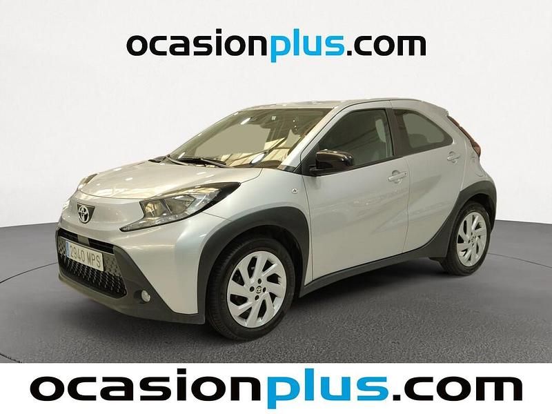 Gris Usado 2024 Toyota Aygo X Play SUV | 13.173 € (Precio justo) - Imagen 1/4