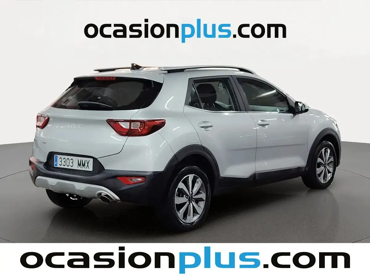 Usado Kia Stonic 100 CV (73 kW) 2024 Gris plata SUV