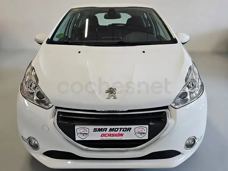 Usado Peugeot 208 Allure 82 CV (60 kW) 2015 Blanco Utilitario