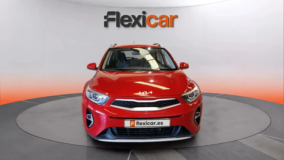 Usado Kia Stonic 101 CV (74 kW) 2022 Burdeos SUV