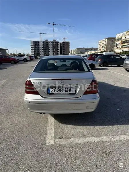 Usado Mercedes C220 Classic 125 CV (91 kW) 2001 Gris / plata Berlina