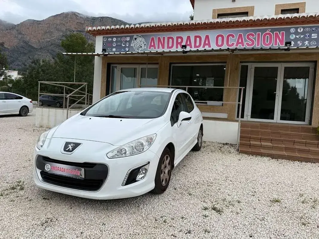Usado Peugeot 308 Access 98 CV (72 kW) 2013 Blanco Utilitario
