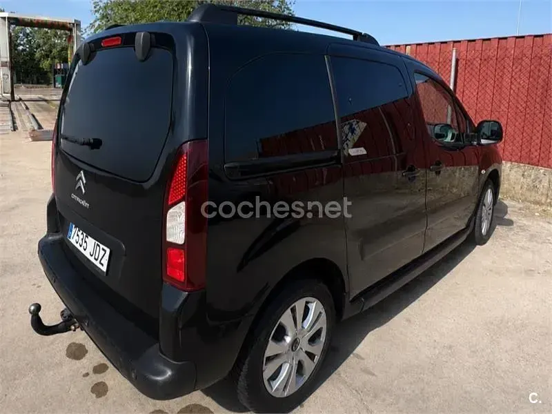 Usado Citroën Berlingo XTR 114 CV (83 kW) 2015 Negro Monovolumen