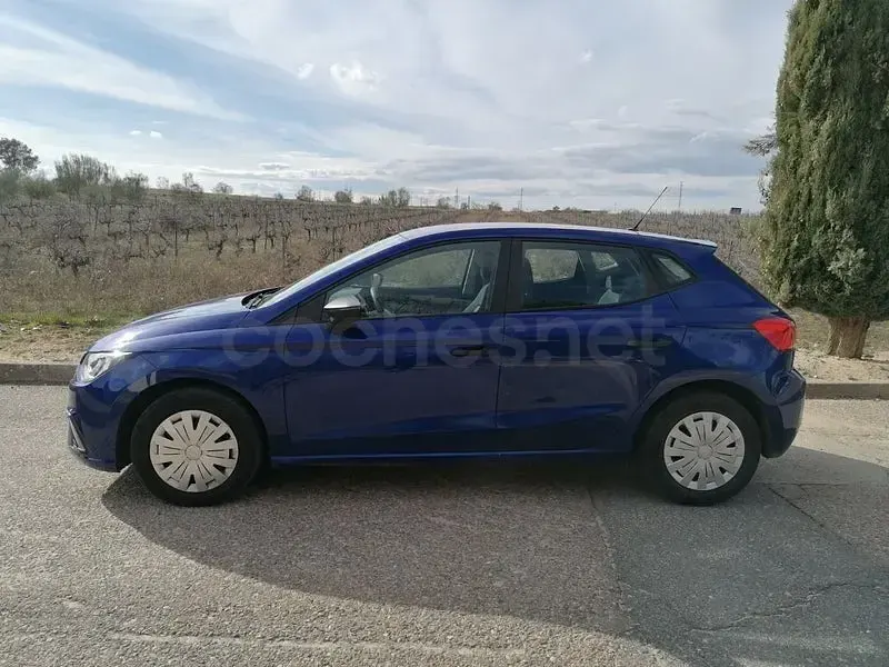 Usado Seat Ibiza Reference 95 CV (69 kW) 2020 Azul Utilitario