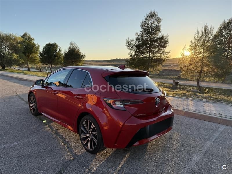 Usado Toyota Corolla Style 122 CV (89 kW) 2022 Rojo Berlina