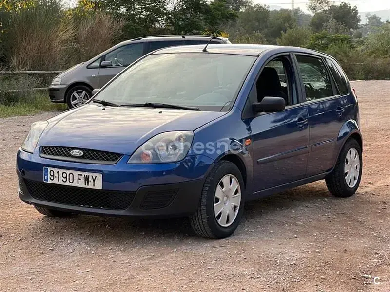 Usado Ford Fiesta Ambiente 70 CV (51 kW) 2007 Azul Utilitario