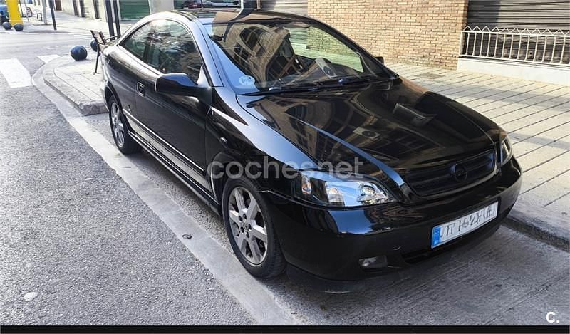 Negro Usado 2003 Opel Astra Coupe | 2299 € (Precio justo) - Imagen 1/4