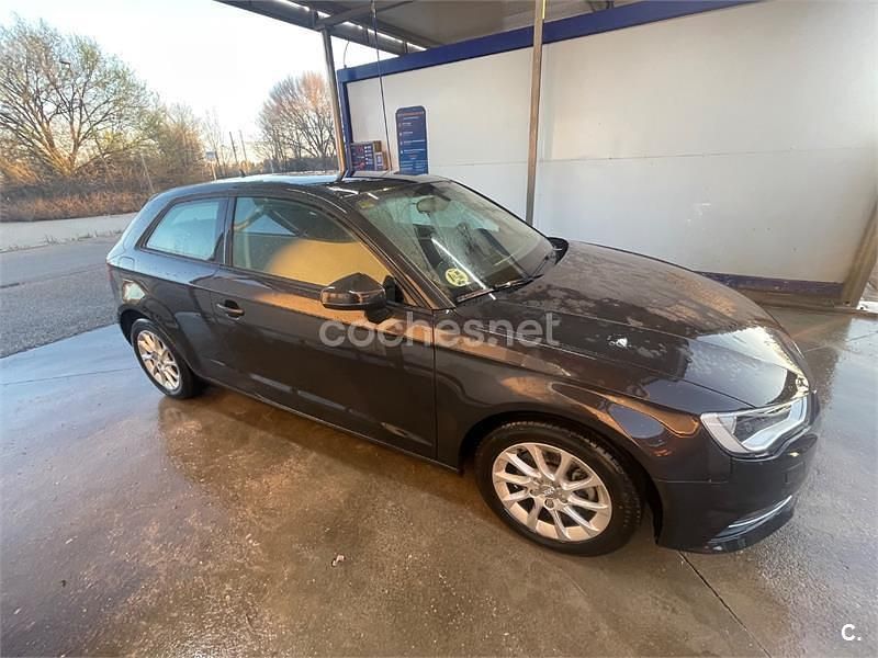Usado Audi A3 Ambition 105 CV (77 kW) 2014 Marrón Berlina