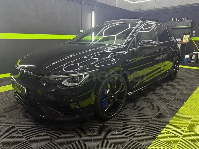 Usado VW Golf VIII R 333 CV (244 kW) 2024 Negro Berlina